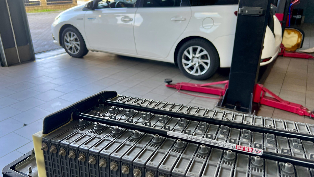 Zdjęcie na okładce dla Hybrid-doctor - Regeneracja baterii i akumulatorów do samochodów hybrydowych i elektrycznych